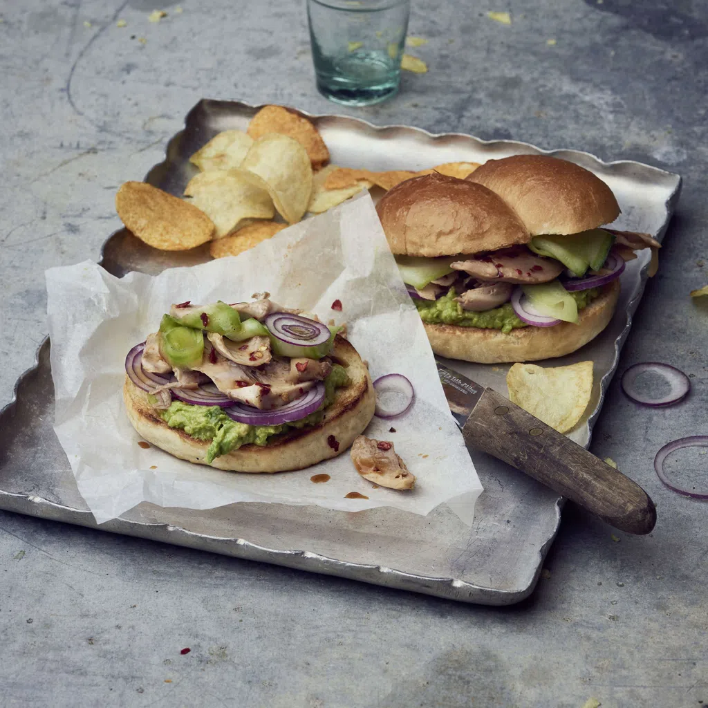 Pulled chicken burger