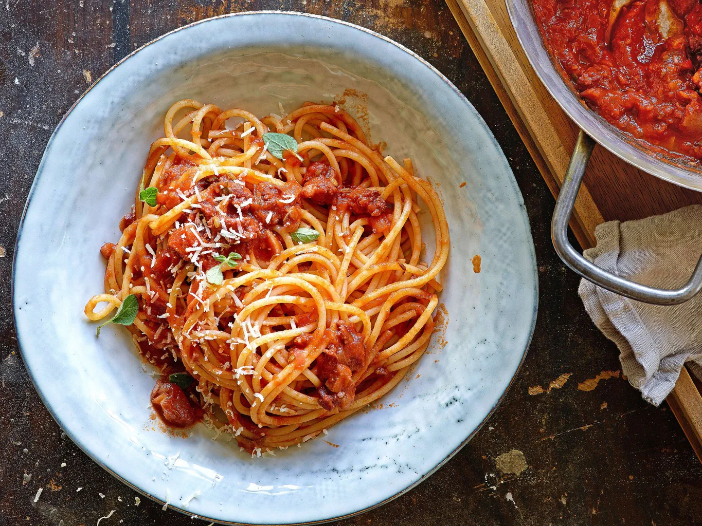 Luganighe-Dorsch-Sugo mit Spaghetti