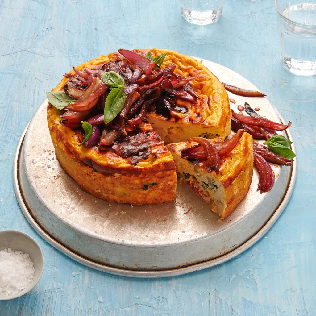 Salziger Ricotta-Kuchen mit caramelisierten Zwiebeln