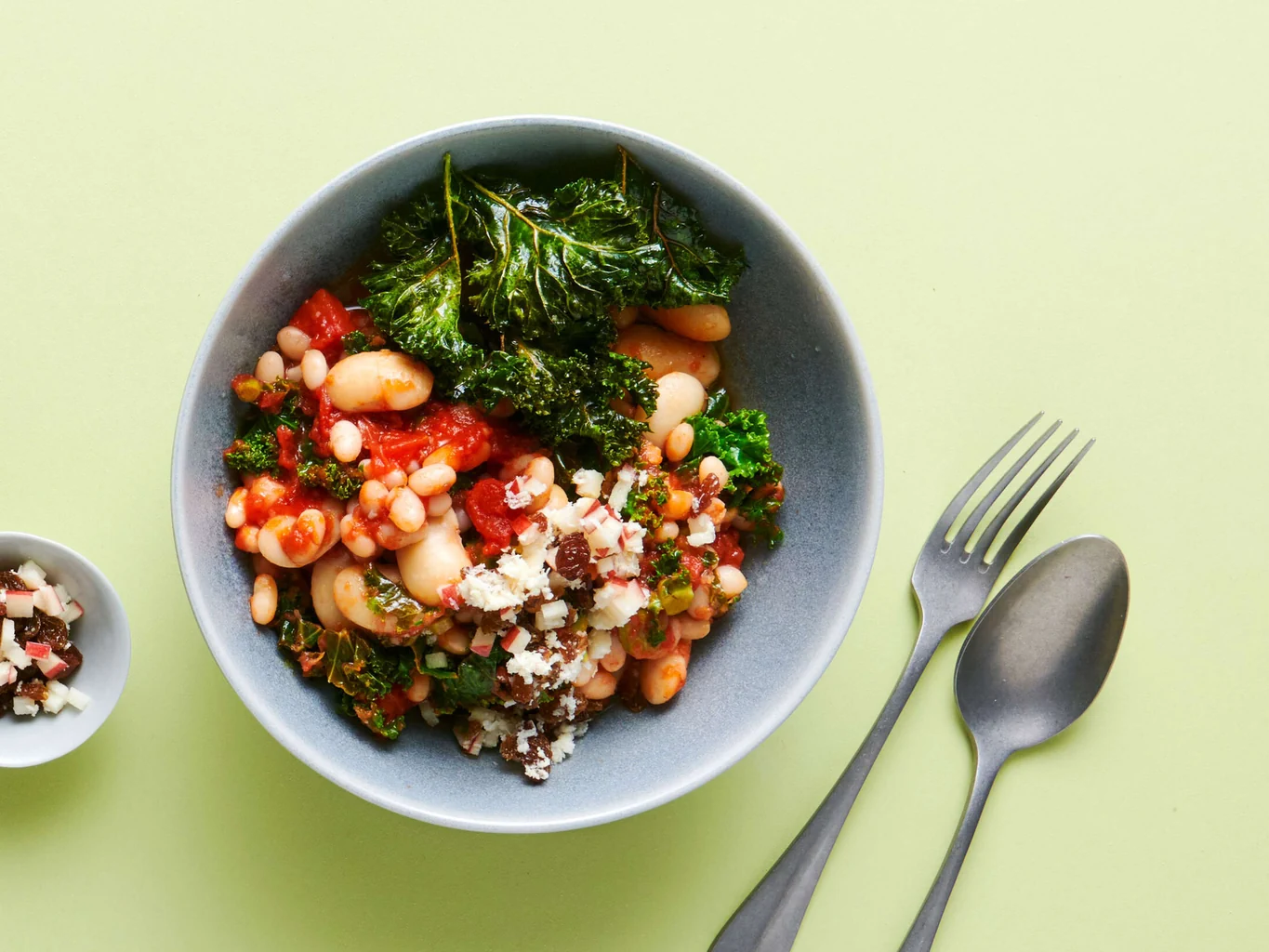 Stufato di fagioli con cavolo piuma