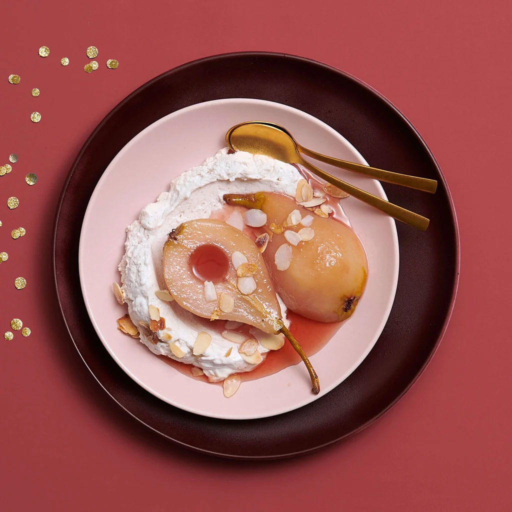 Pere affogate su crema alla cannella