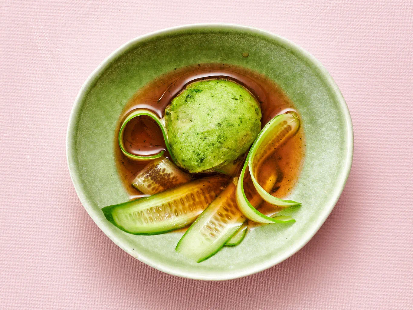 Gurken-Basilikum-Sorbet mit Pimm’s