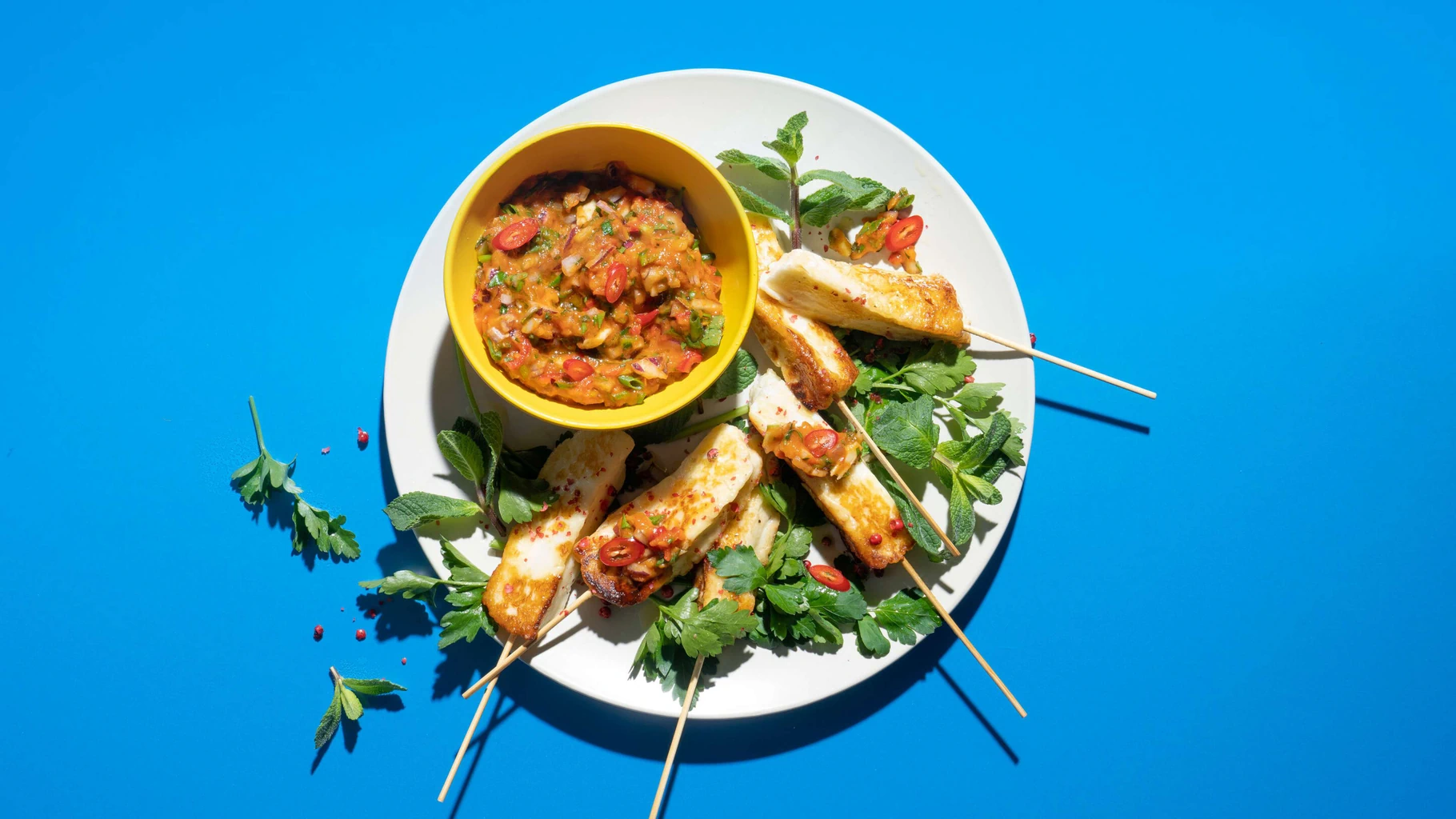 Halloumi-Spiesschen mit Tomaten-Salsa
