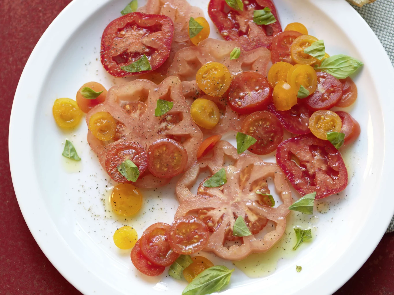 Insalata variopinta di pomodori