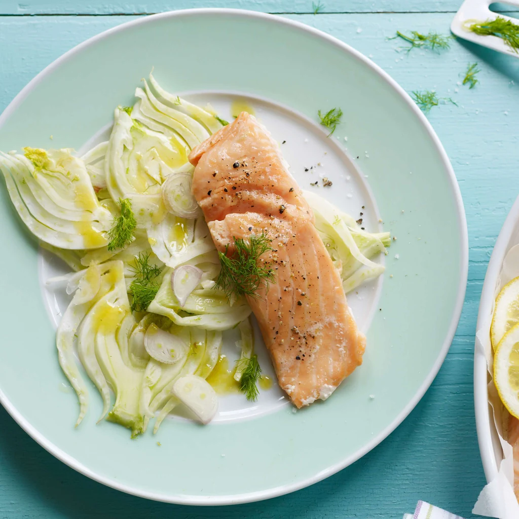 Fenchelhobelsalat mit glasigem Lachs