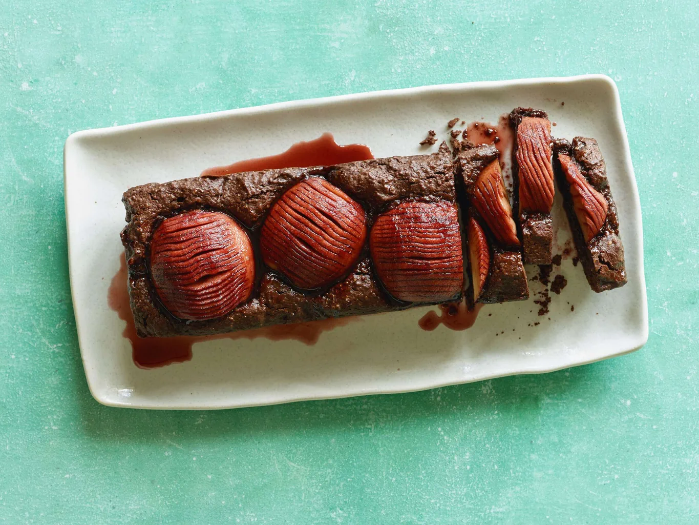 Cake al cioccolato con mele e succo d'uva