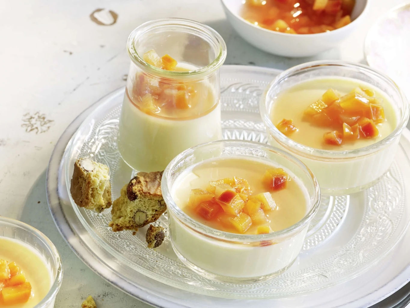 Panna cotta mit Pfirsichwürfelchen Dolce Agro
