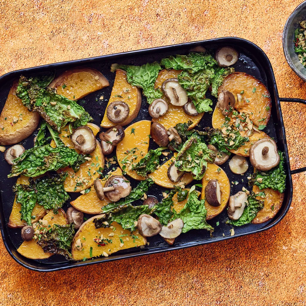 Courge au four avec chou frisé et shiitakés 