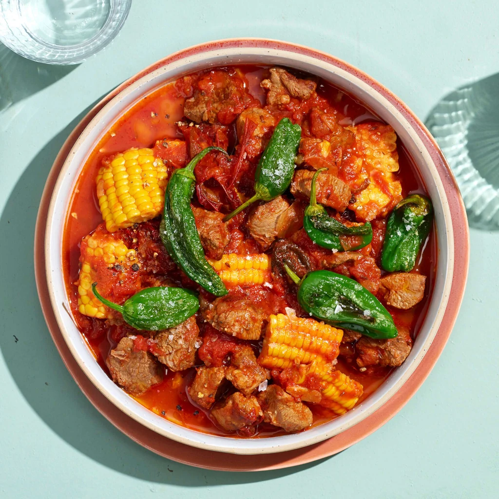 Lamm-Eintopf mit Chilis in Adobo