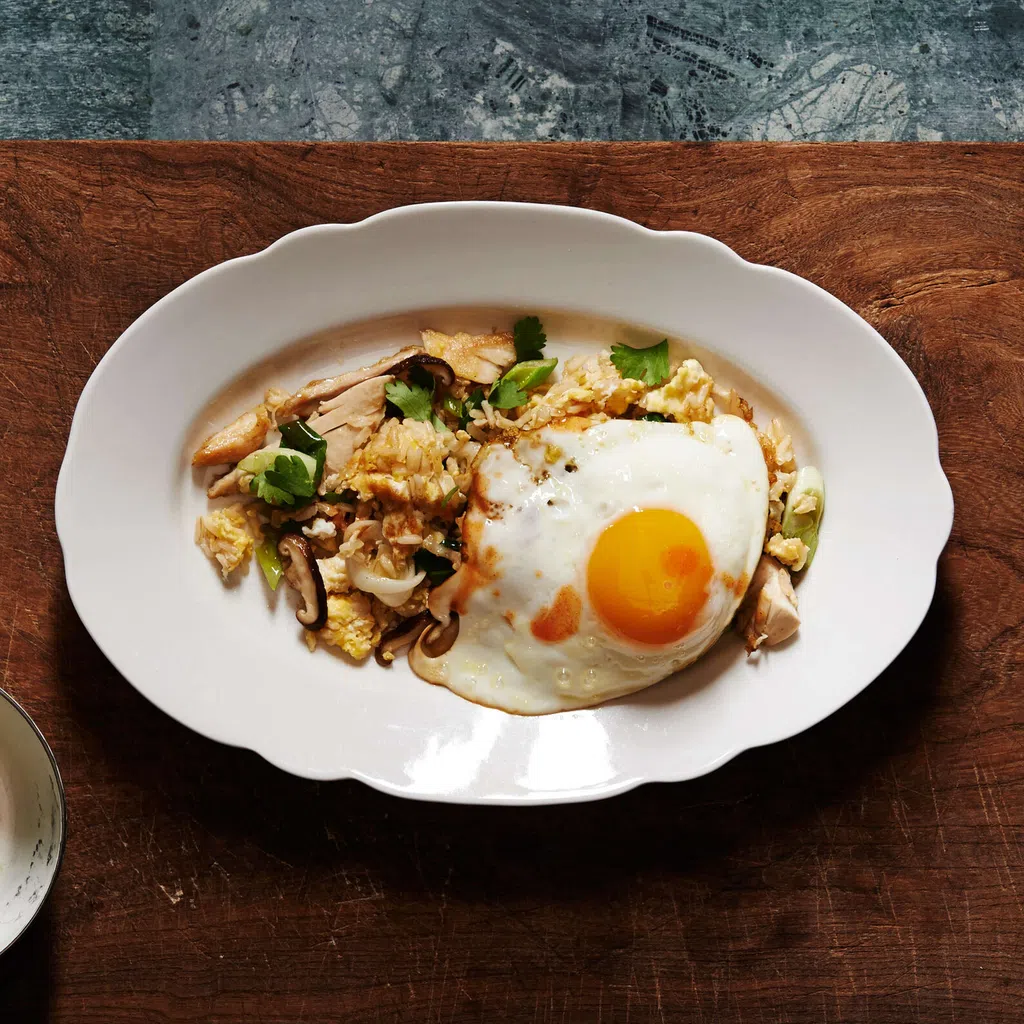 Gebratener Reis mit Huhn und Ei