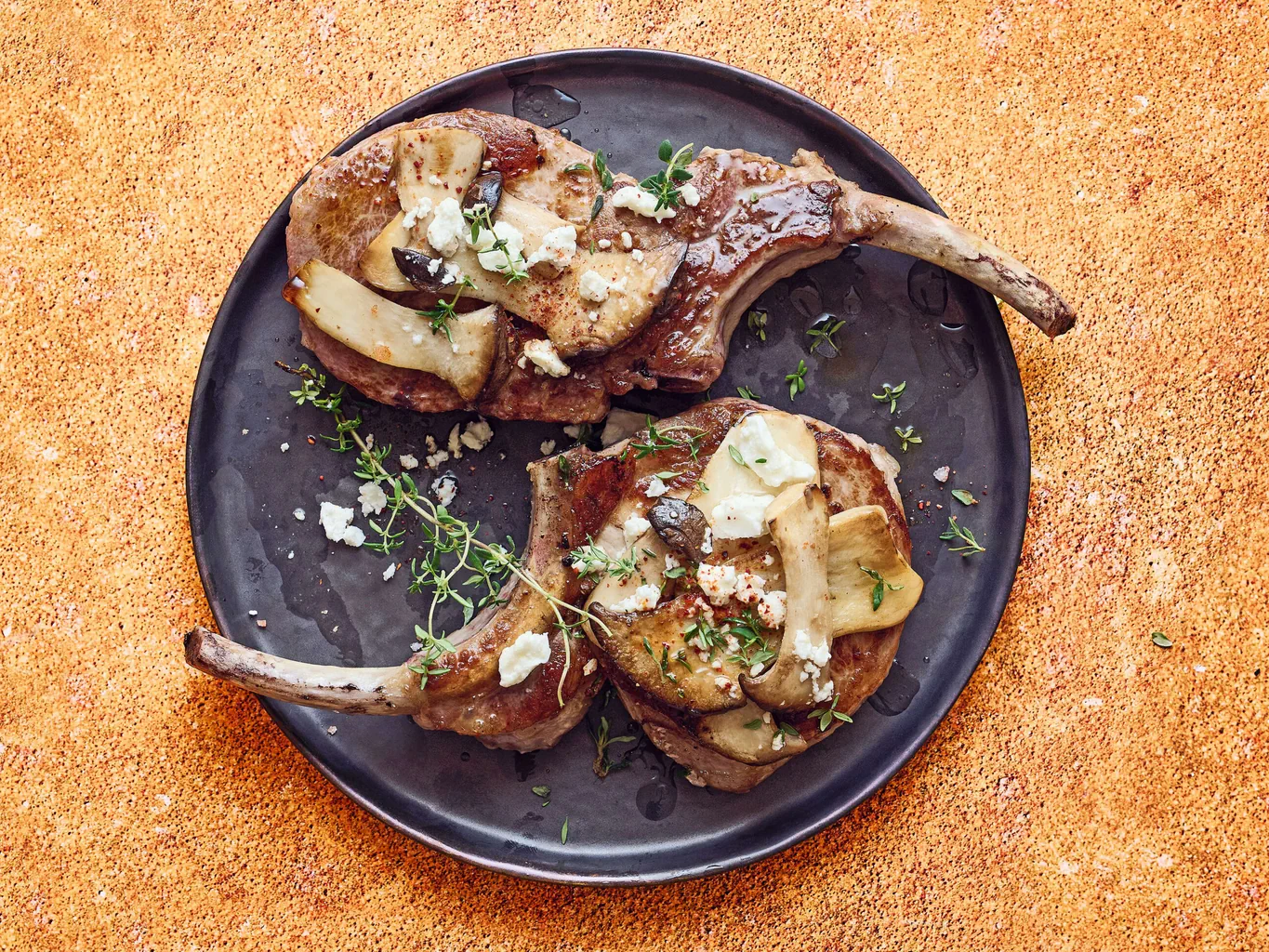 Côtelette de porc avec champignons et feta