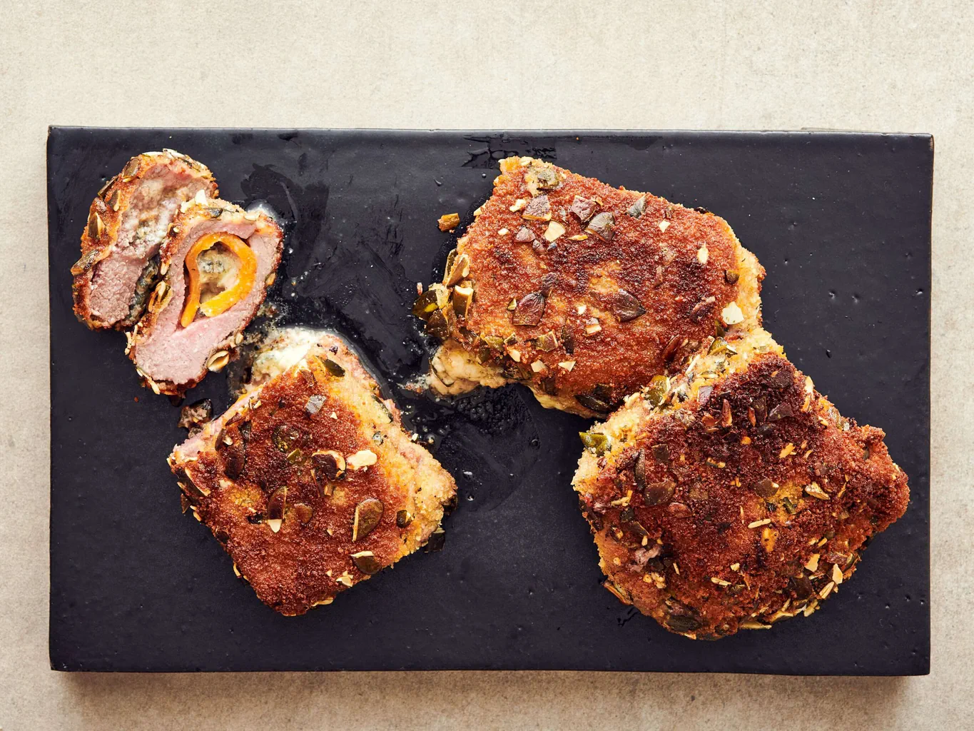Cordon bleu d'agnello allo stilton con panatura ai semi di zucca
