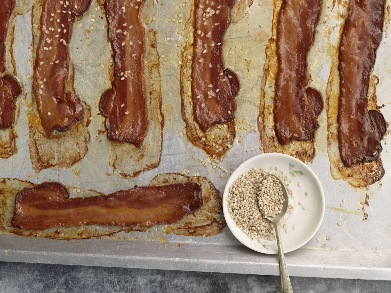 Knuspriger Speck mit Sriracha
