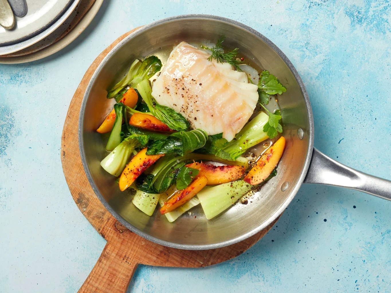 Kabeljau mit Pfirsich und Pak-Choi
