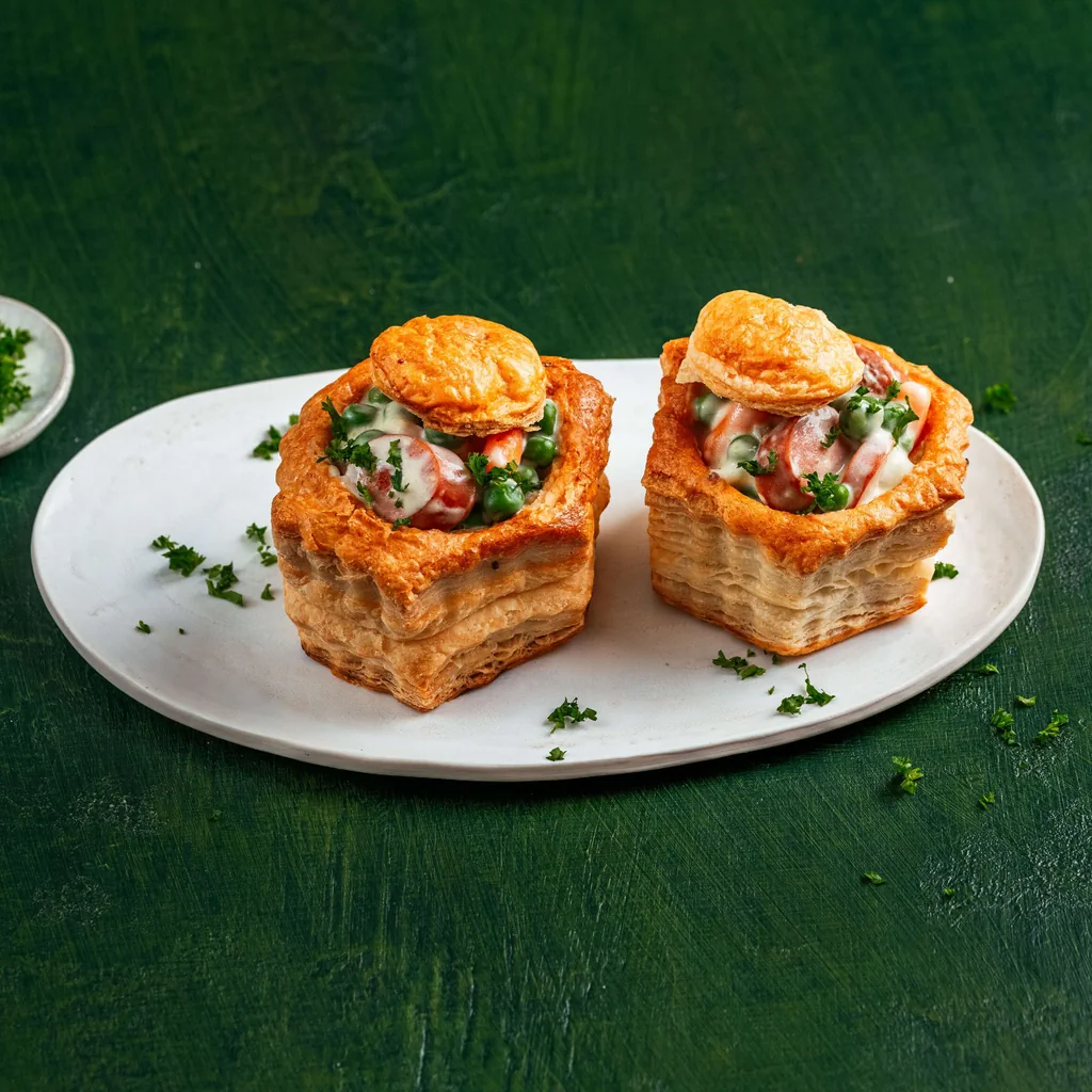 Pastetli mit Wienerli, Erbsen und Rüebli