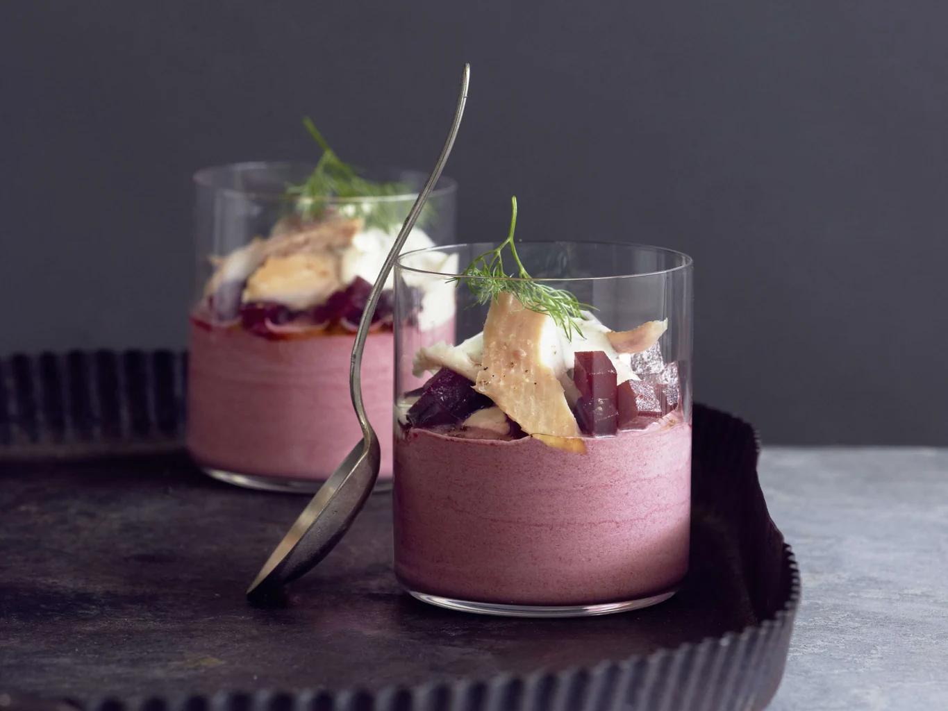 Mousse di barbabietole con trota affumicata