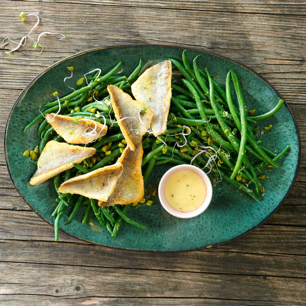 Filetti di persico e fagiolini con beurre blanc al limone