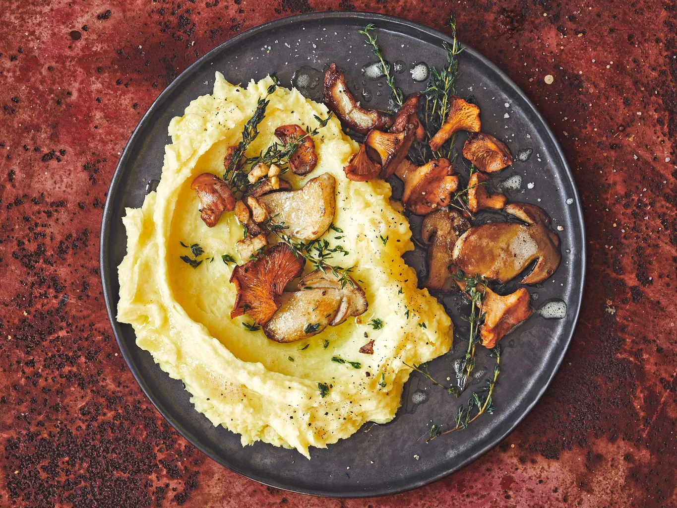 Purée de pommes de terre au thym et champignons sautés