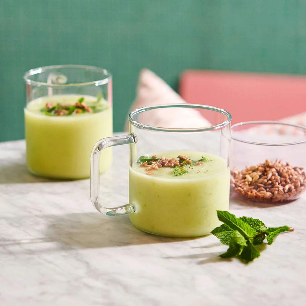 Zuppa fredda di melone con semi di girasole