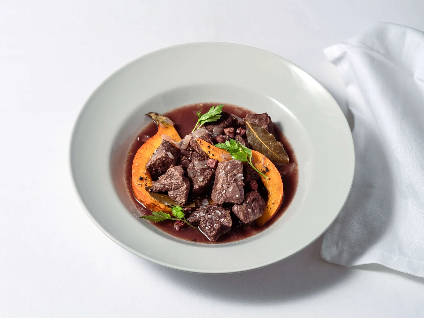 Ragoût de bœuf au vin rouge et aux lardons