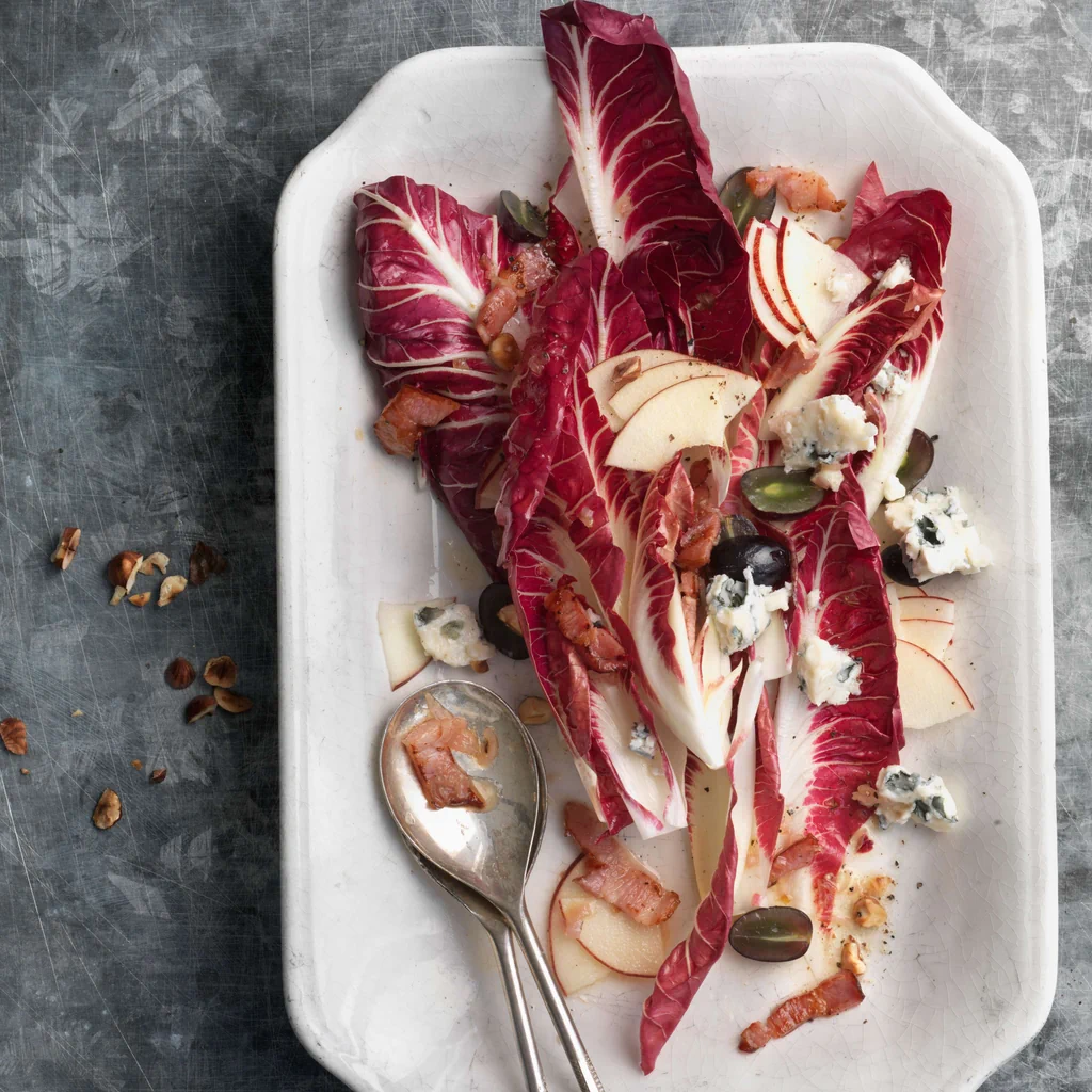 Salade de chicorée rouge avec vinaigrette au lard