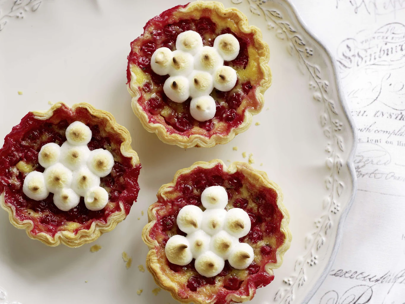 Meringuierte Johannisbeer-Tartelettes