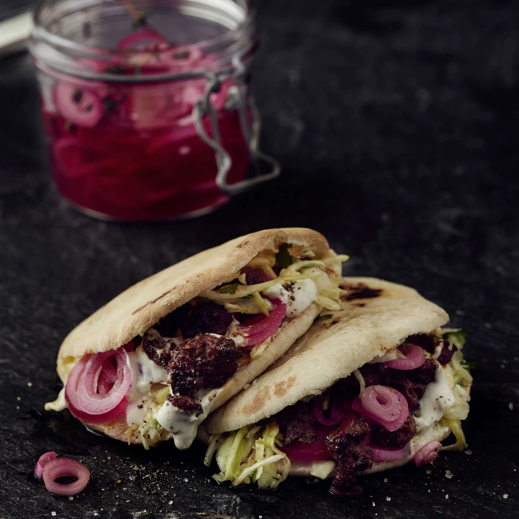 Kebab aux oignons marinés