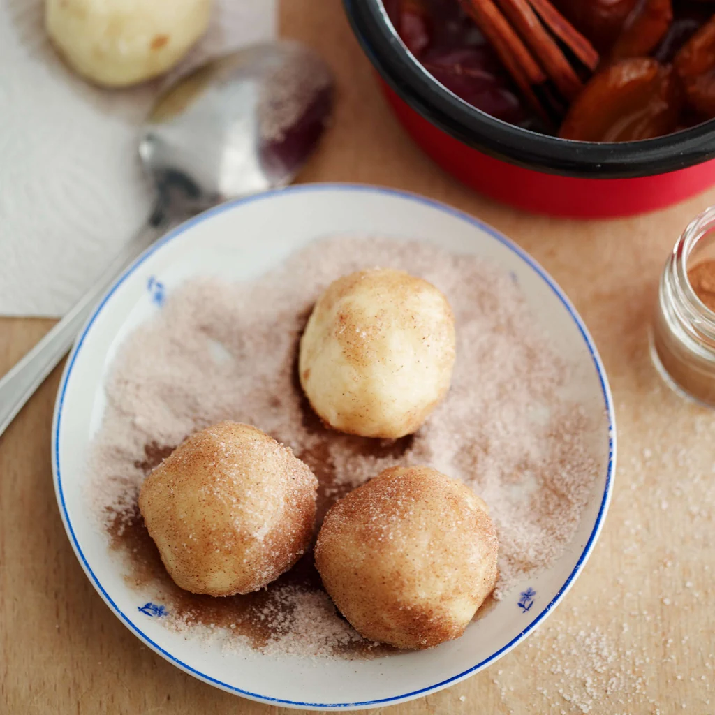 Quarkknödel mit Zwetschgenkompott