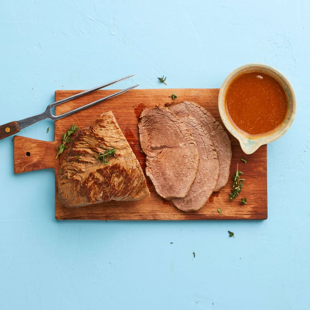Rôti de bœuf braisé avec sauce bière-soja