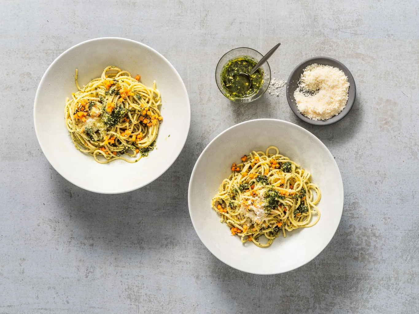 Spaghetti con pesto di zucca