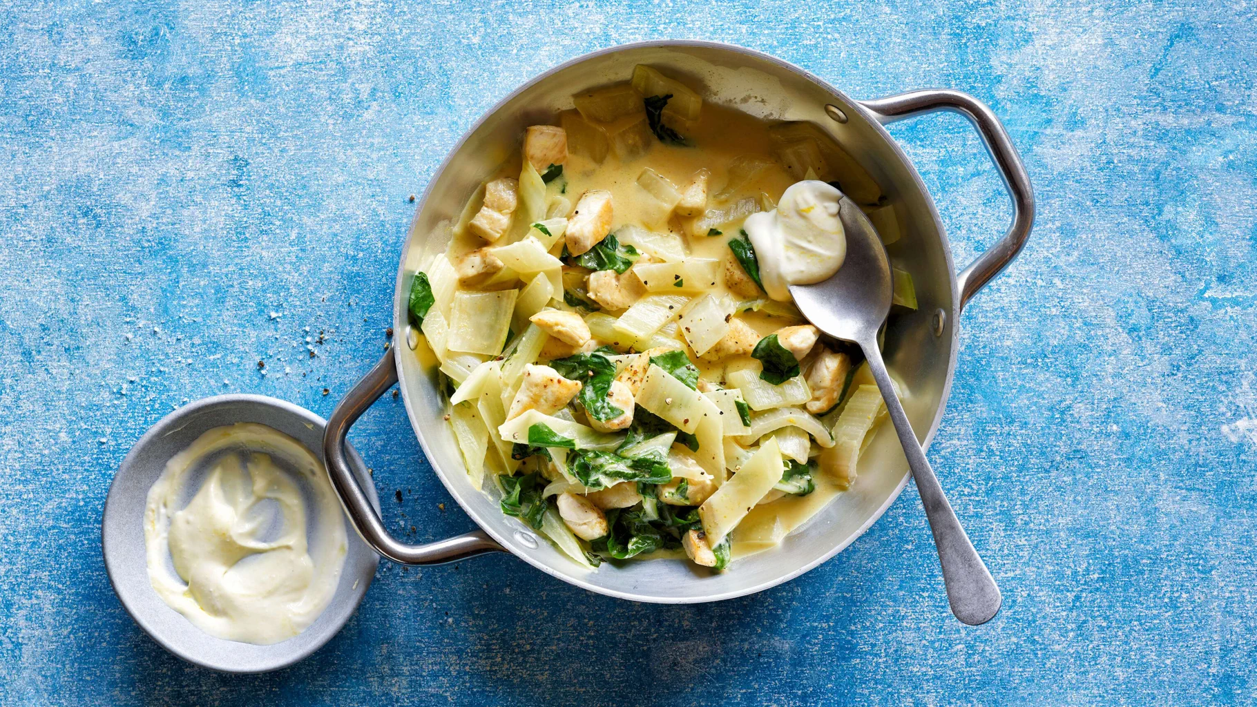 Poêlée de poulet aux côtes de bette