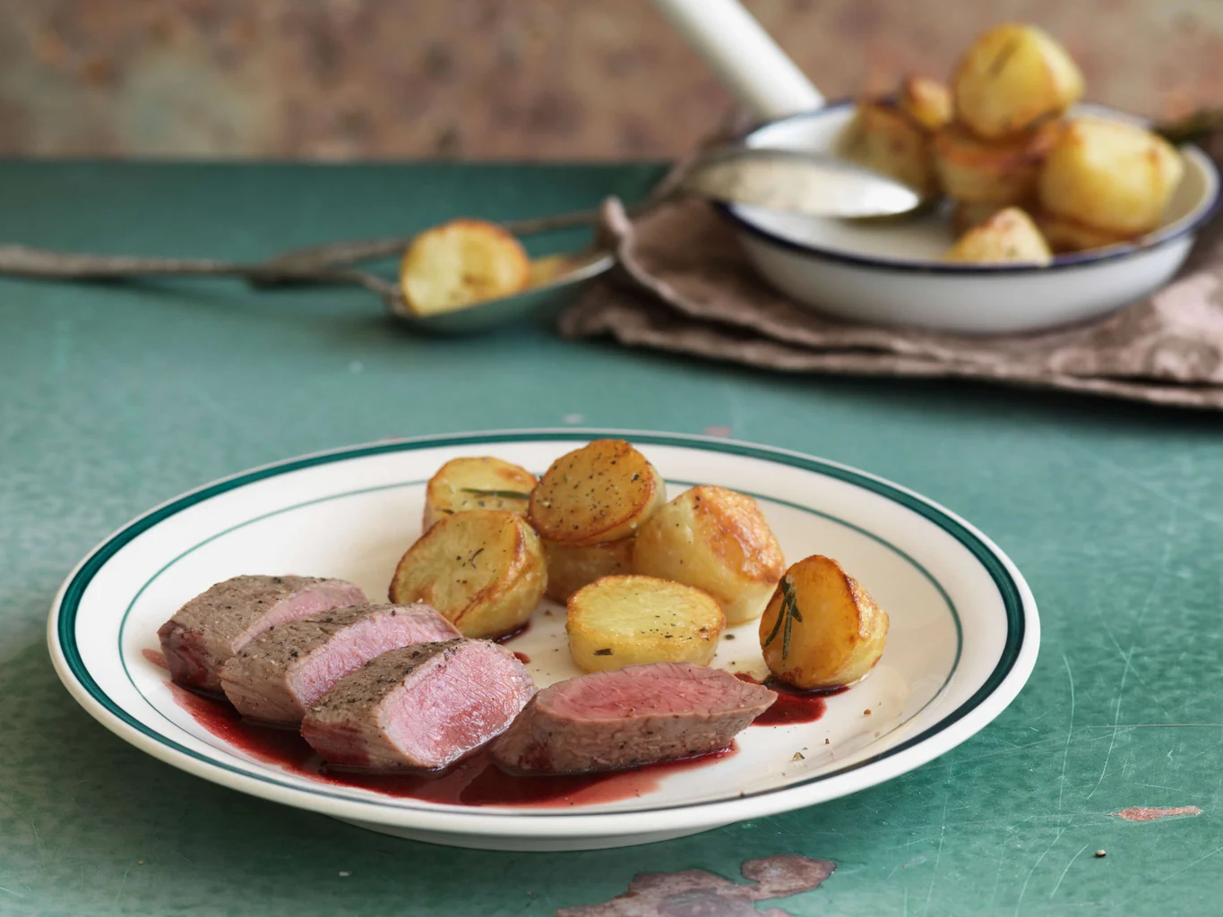 Lammnierstück mit Holundersauce