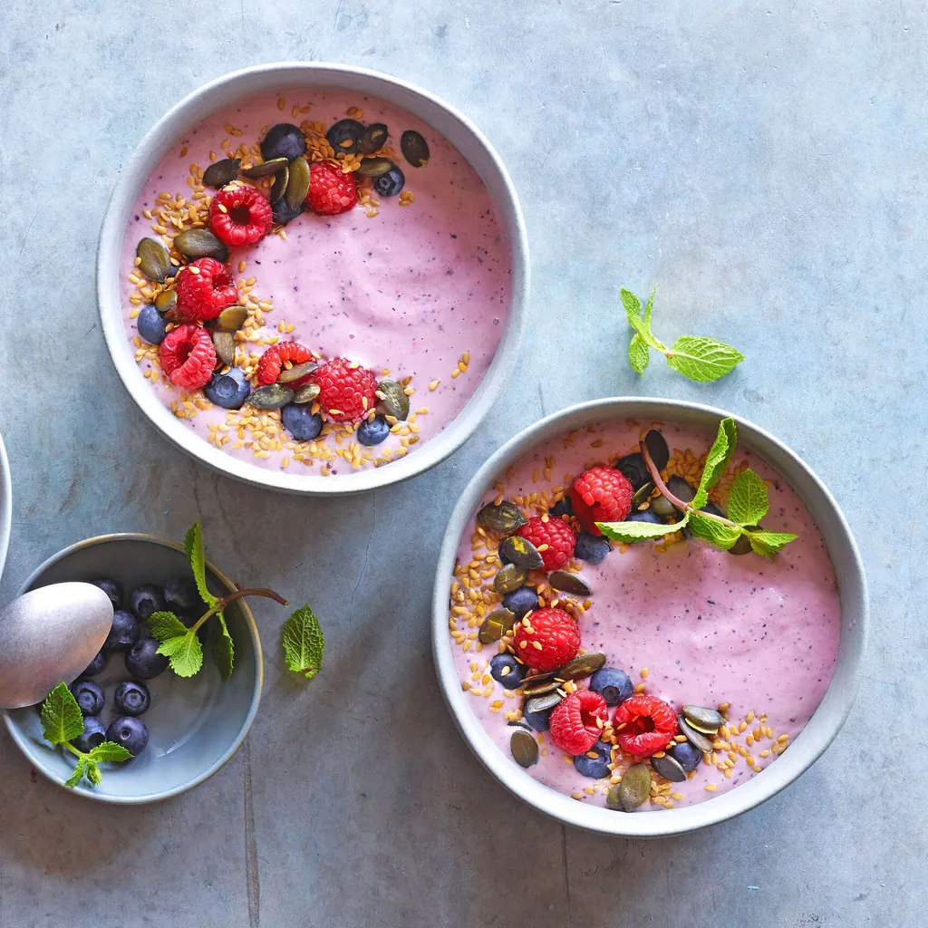 Bowl di frutta e bacche di açai