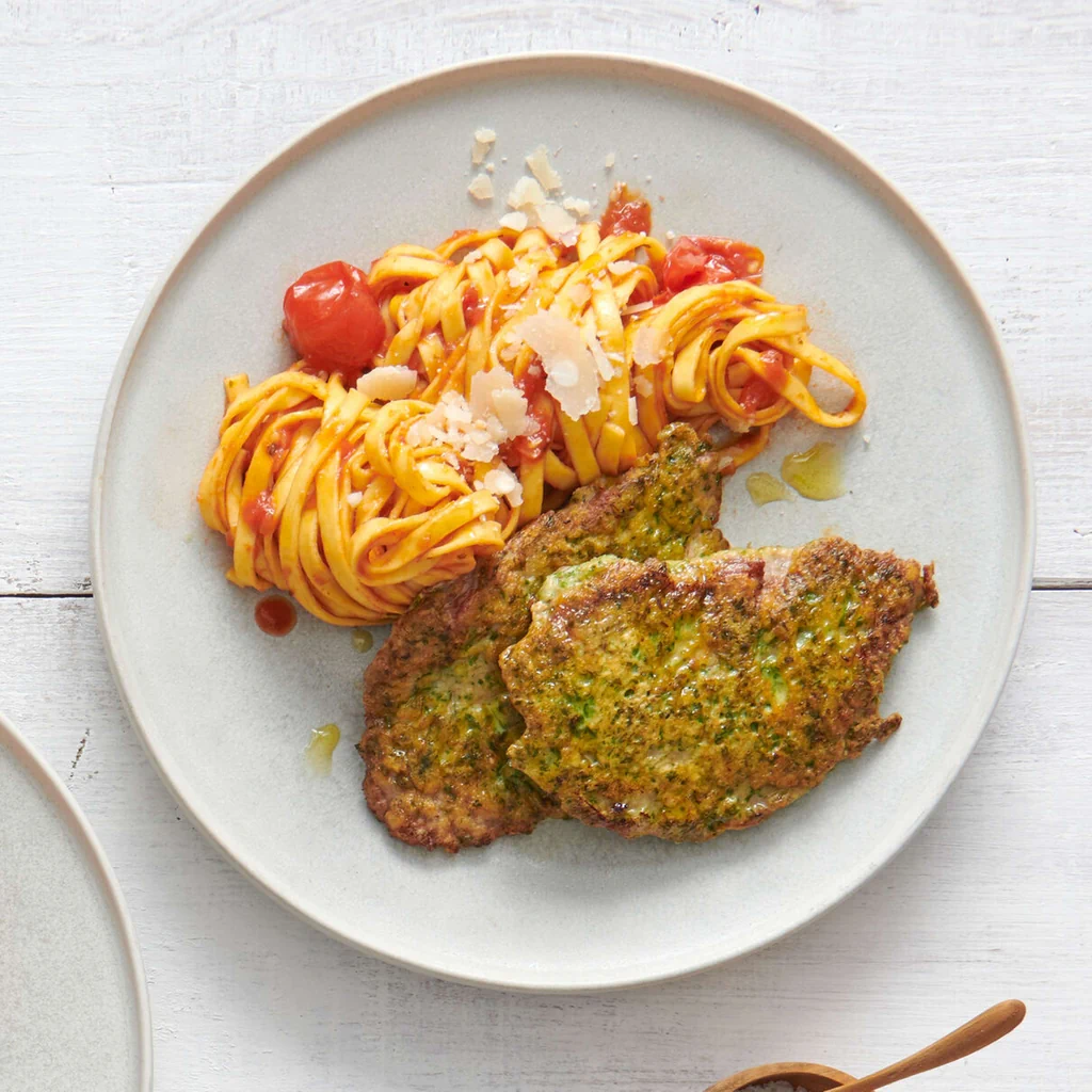 Piccata alle erbe con fettuccine al pomodoro