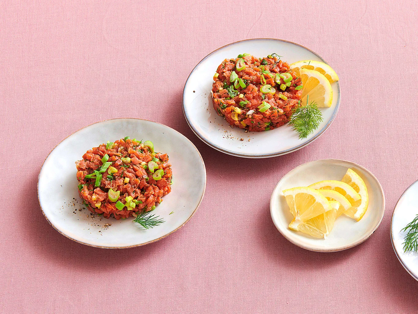 Tartare di salmone affumicato con aneto