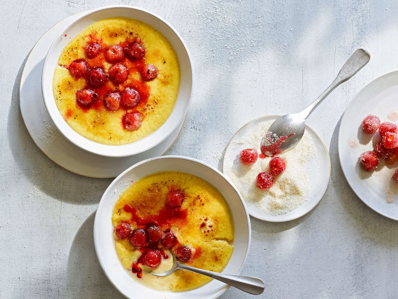 Creme mit caramelisierten Kirschen