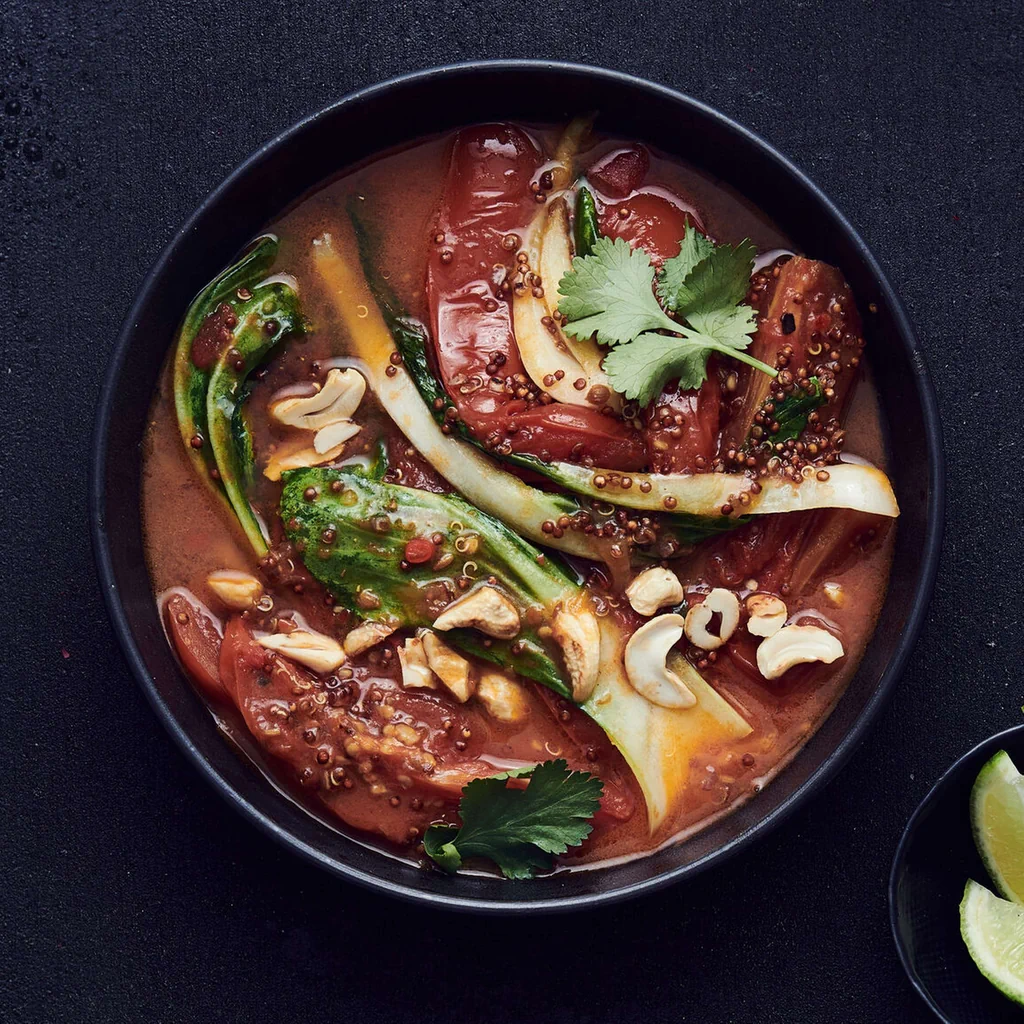 Curry di pomodori con pak choi