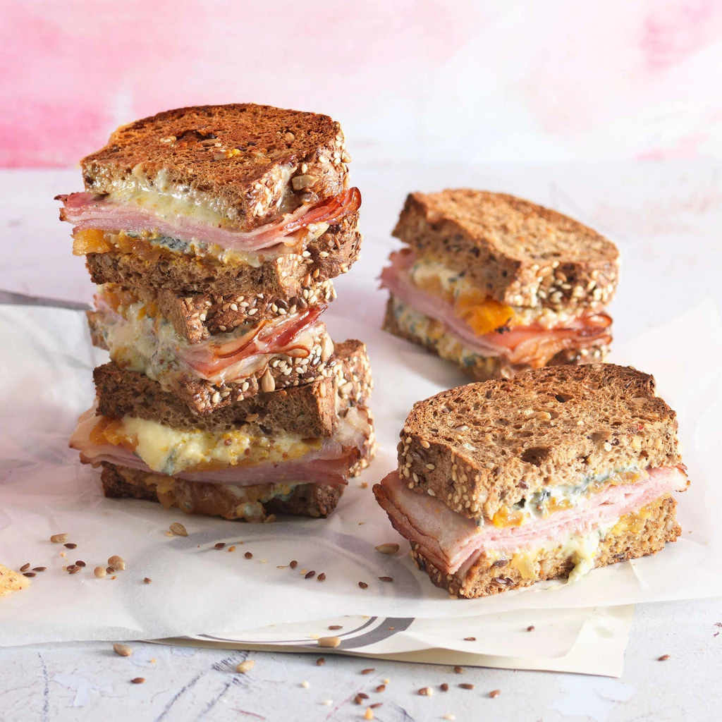 Croque-monsieur au fromage persillé