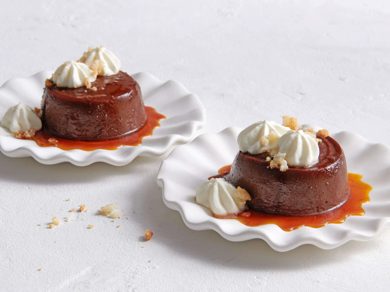 Schokoladen-Amaretto-Pudding mit Rahm