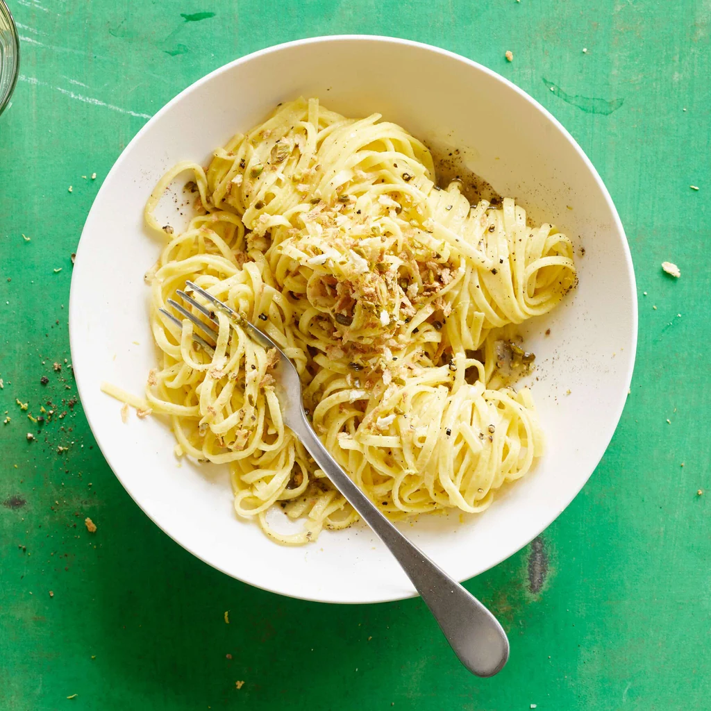 Spaghetti avec pecorino et pangrattato