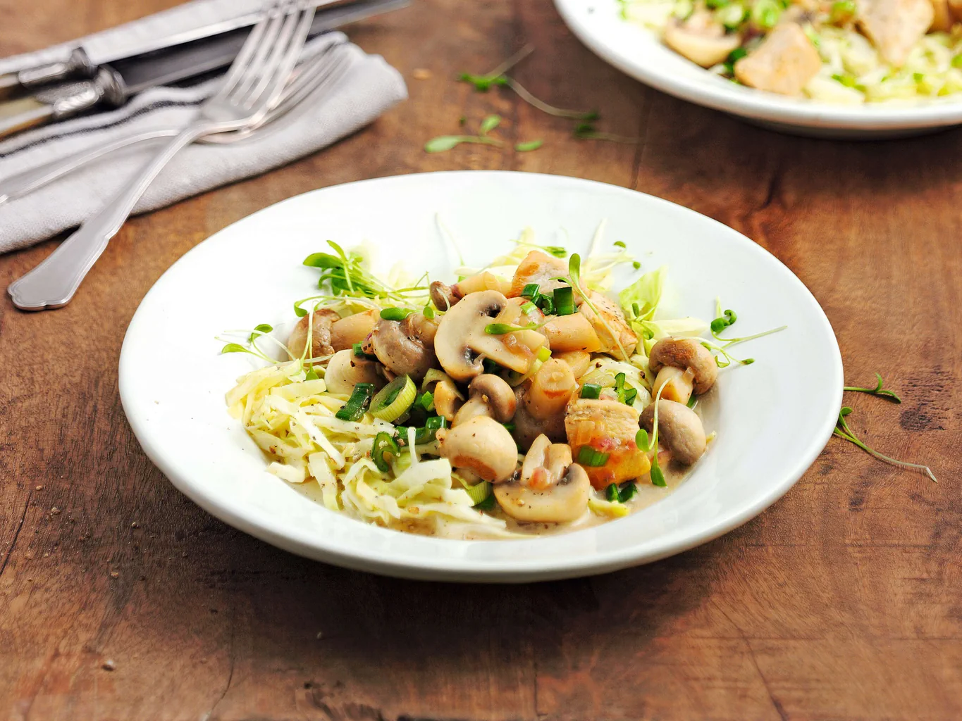 Salade de poulet et champignons de Paris sautés