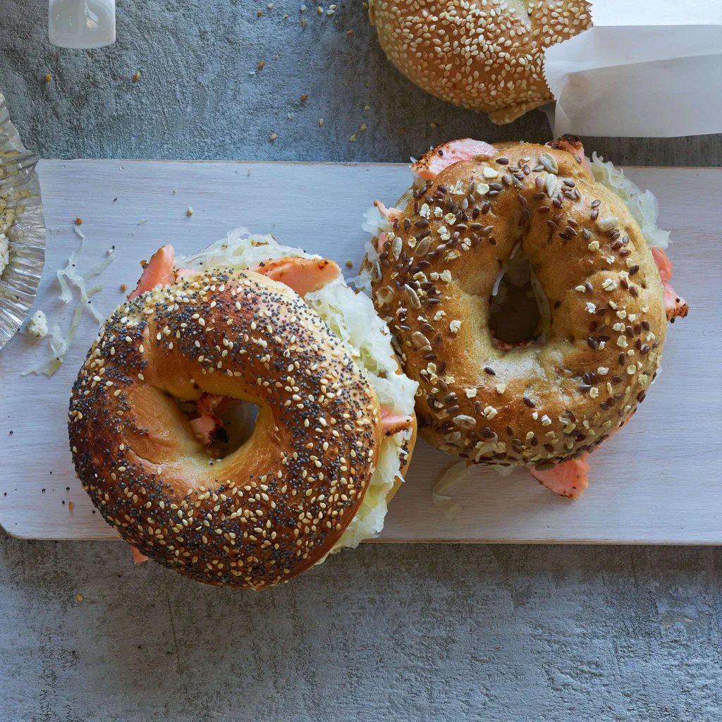 Bagels à la choucroute avec saumon relevé