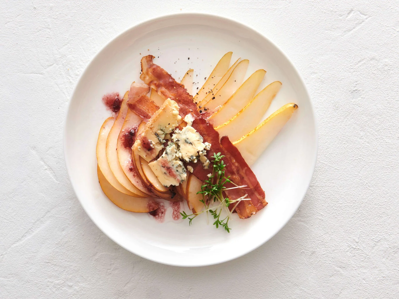 Carpaccio di pere con pancetta e stilton