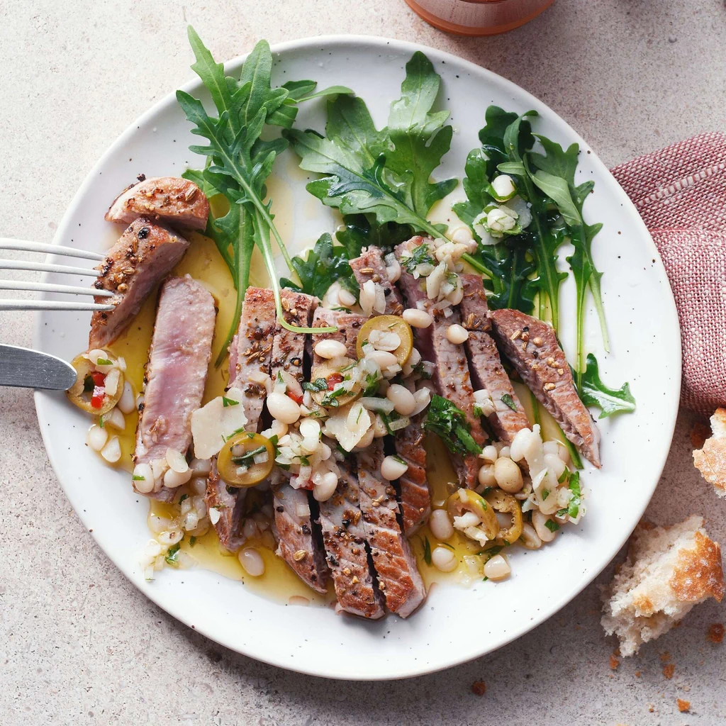 Thunfisch-Tagliata mit mediterranem Topping