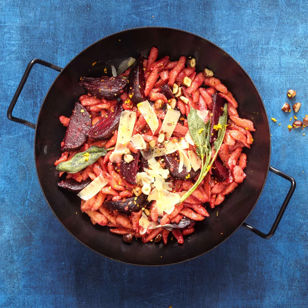 Spätzli con barbabietola e arancia