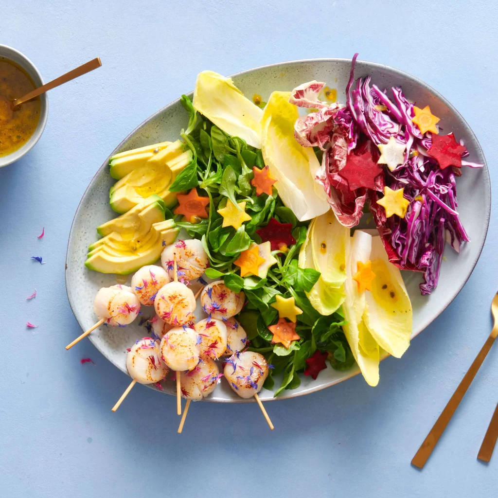 Blüten-Jakobsmuscheln mit Salat