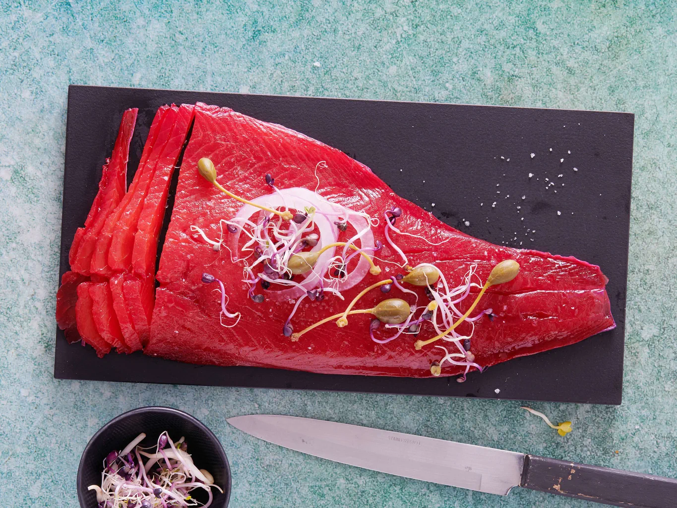 Salmone selvatico marinato alla barbabietola