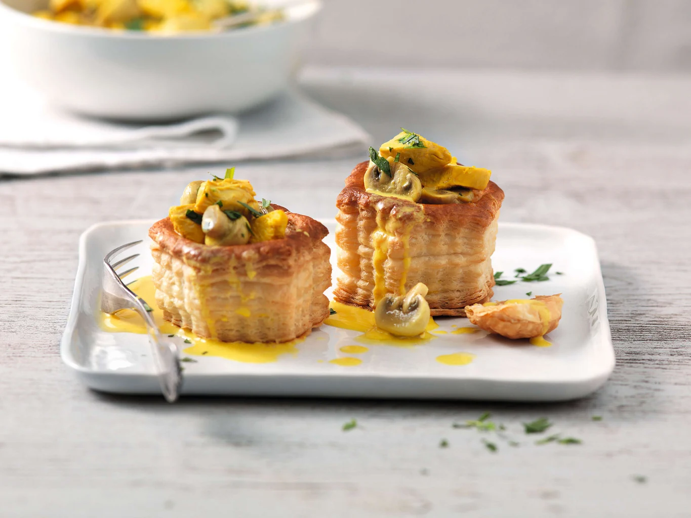 Weisses Pouletragout mit Safran und Champignons
