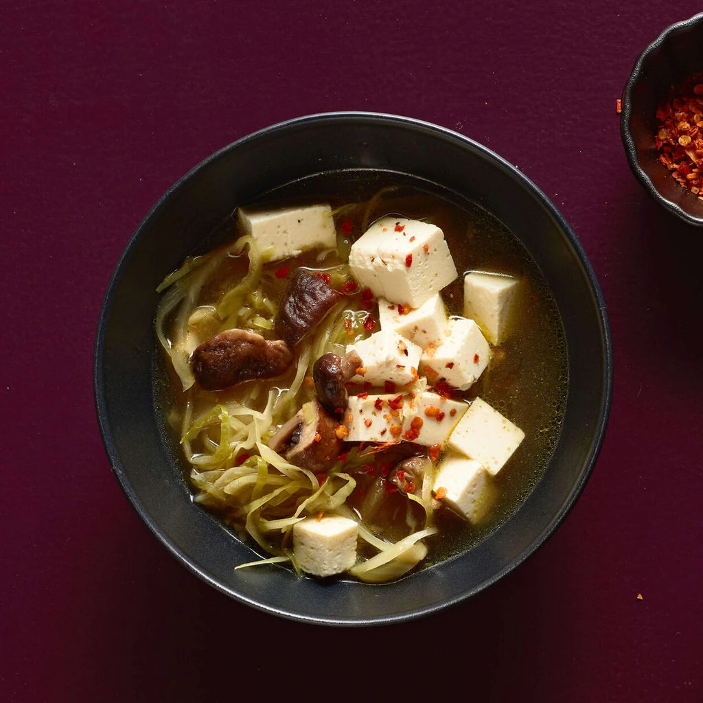 Soupe au chou et au gingembre avec tofu
