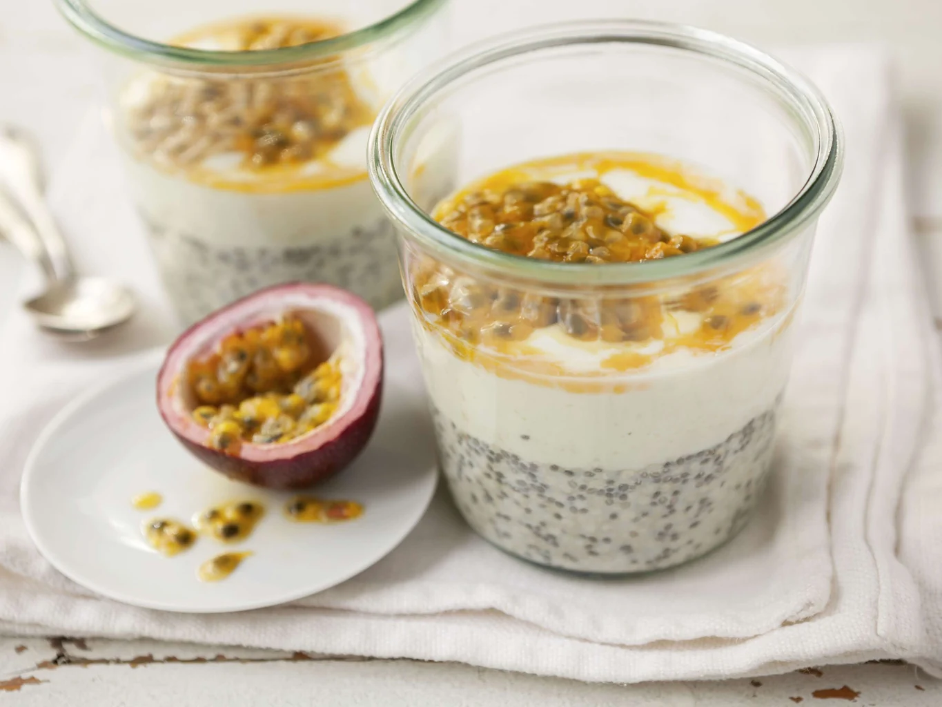 Overnight-Hirse-Pudding mit Passionsfrucht